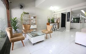 Mini Studio funcional mobiliado com cozinha e WC privativo